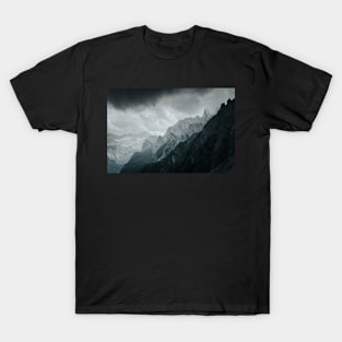 Foggy mountain peaks T-Shirt